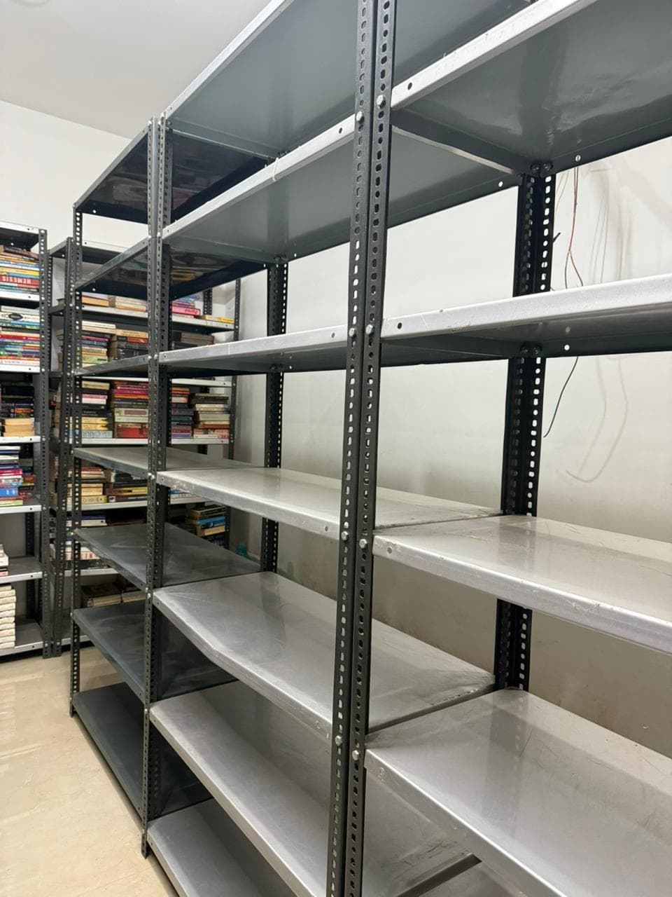 Modern warehouse shelving system